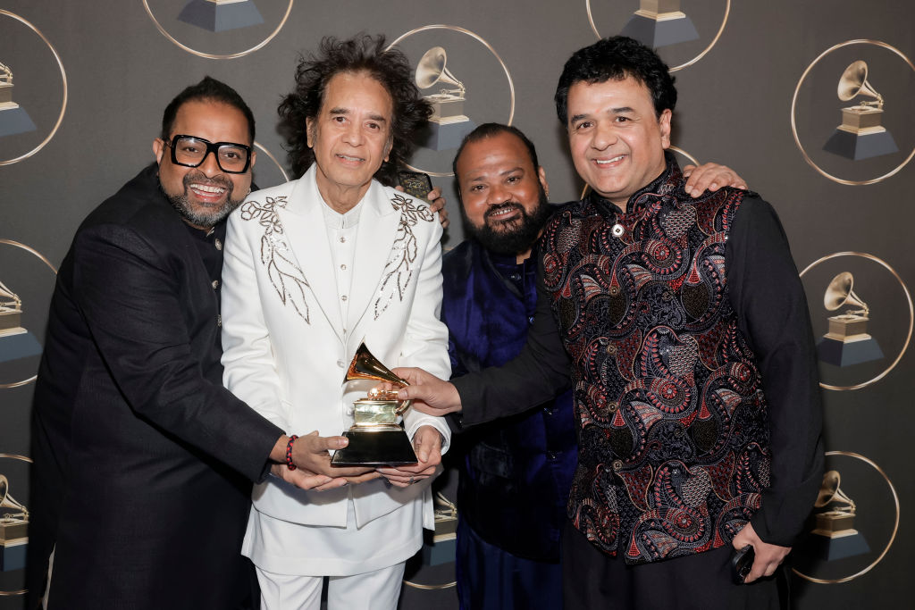Shakti tại Lễ trao giải Grammy lần thứ 66.