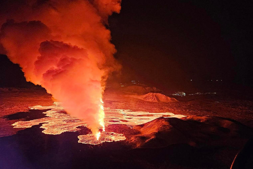 TOPSHOT-ICELAND-VOLCANO