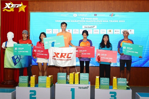 运动员Dao Minh Chi在10公里比赛中获得冠军