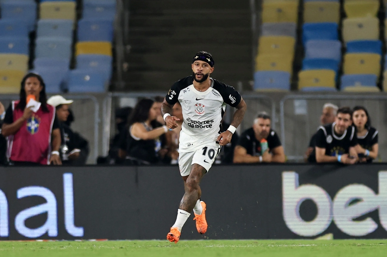 Memphis Depay Decide a Copa do Brasil com um Gol de Lenda no Final