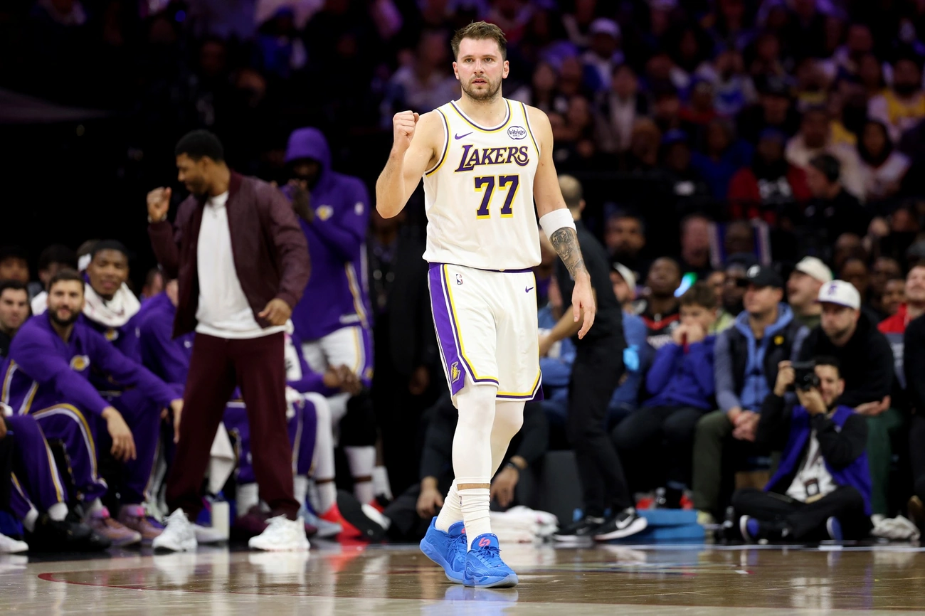 Lakers vencem 76ers com brilho de Doncic. Veja os resultados da NBA