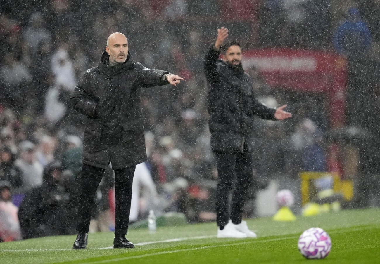 Agora Chelsea e United dispensam treinadores após prêmios