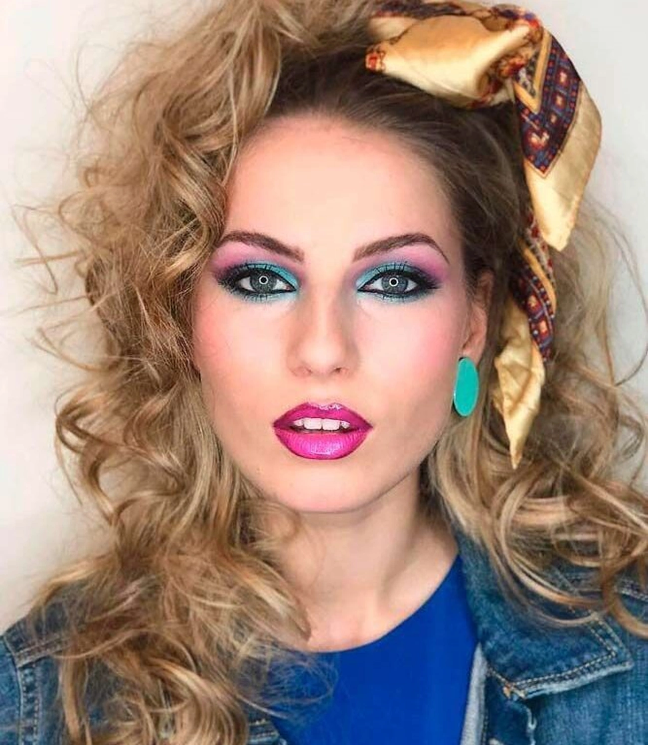 Maquiagem anos 80: como reproduzir o visual vibrante e ousado da década