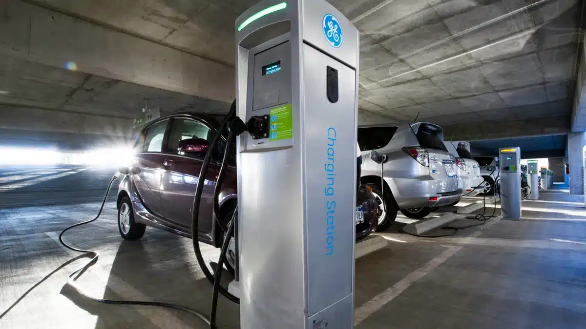Strategies to save when financing electric vehicles with new government incentives in the US