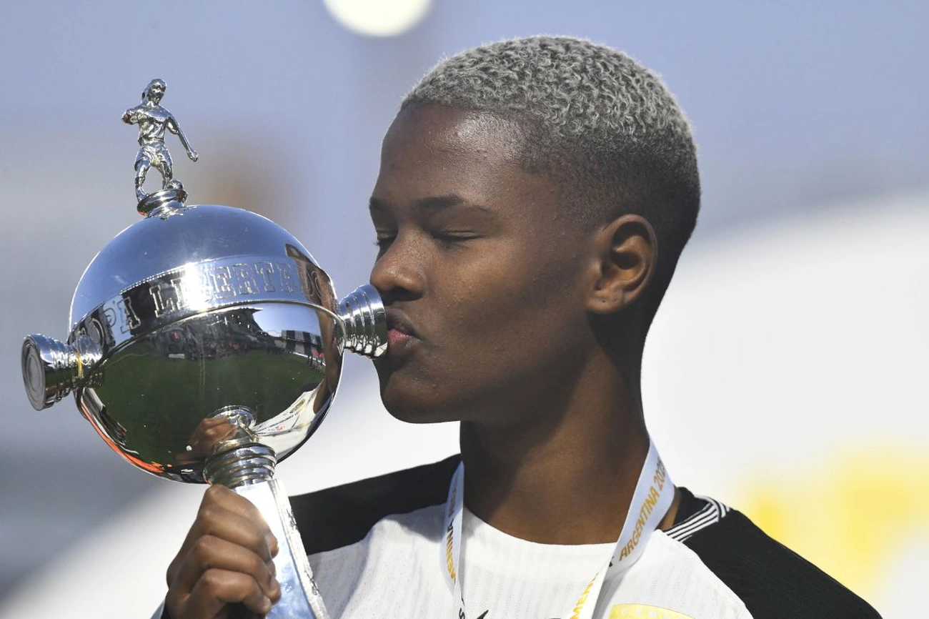 Prêmio Revelação CBF 2025: confira a vencedora do futebol feminino