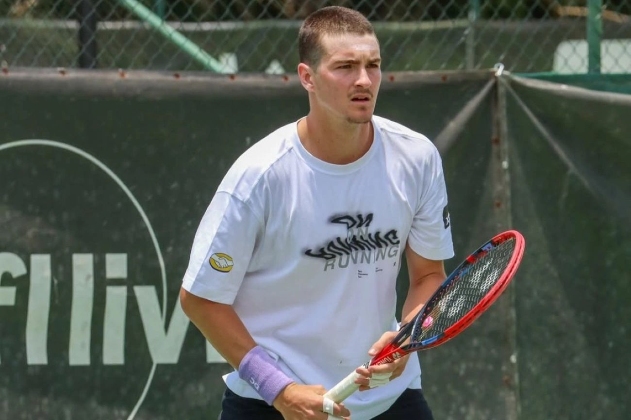 João Fonseca aparece com novo visual após promessa no ATP de Basel