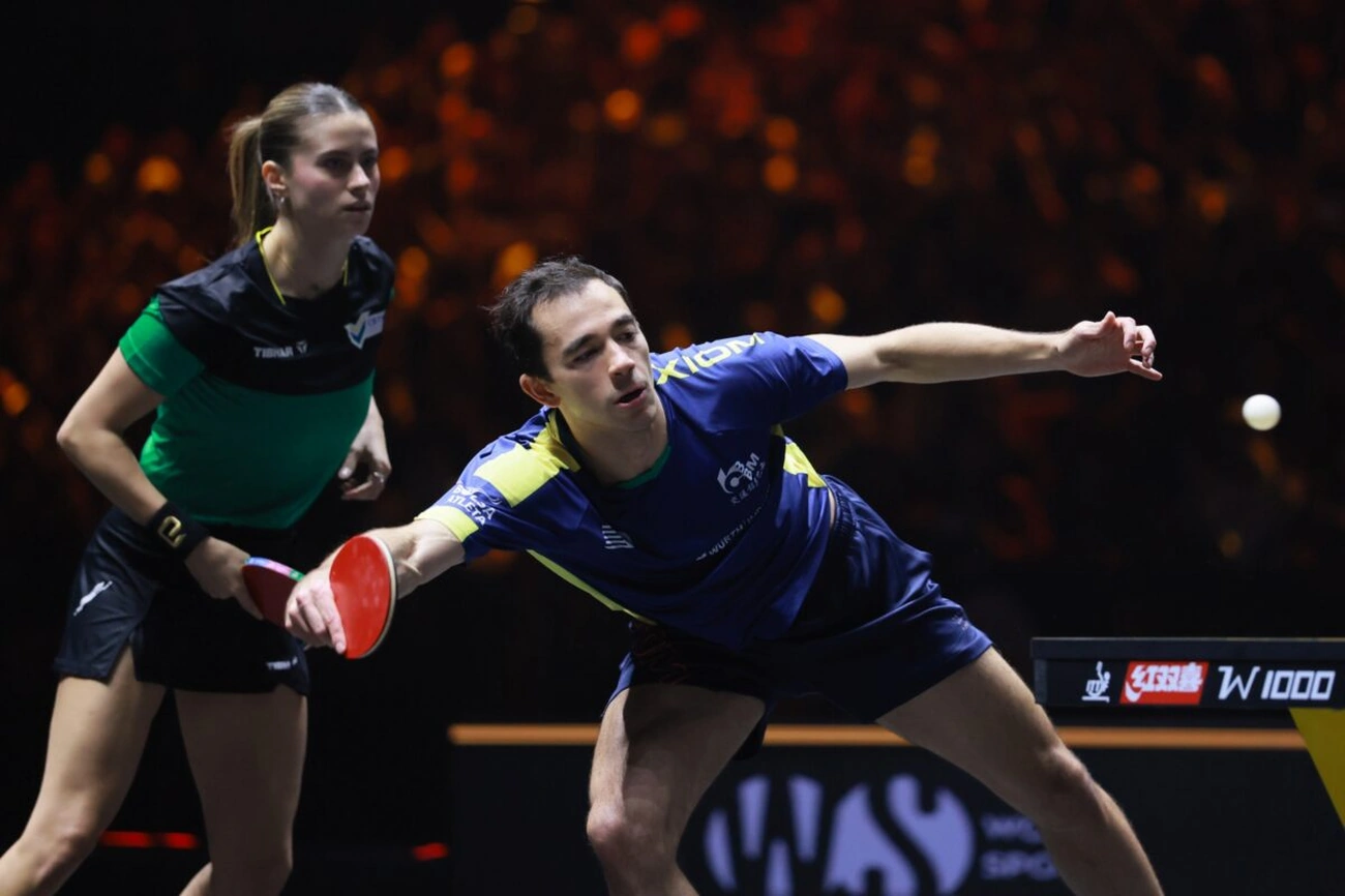 Calderano e Takahashi conquistam vitória essencial no WTT Finals de Hong Kong