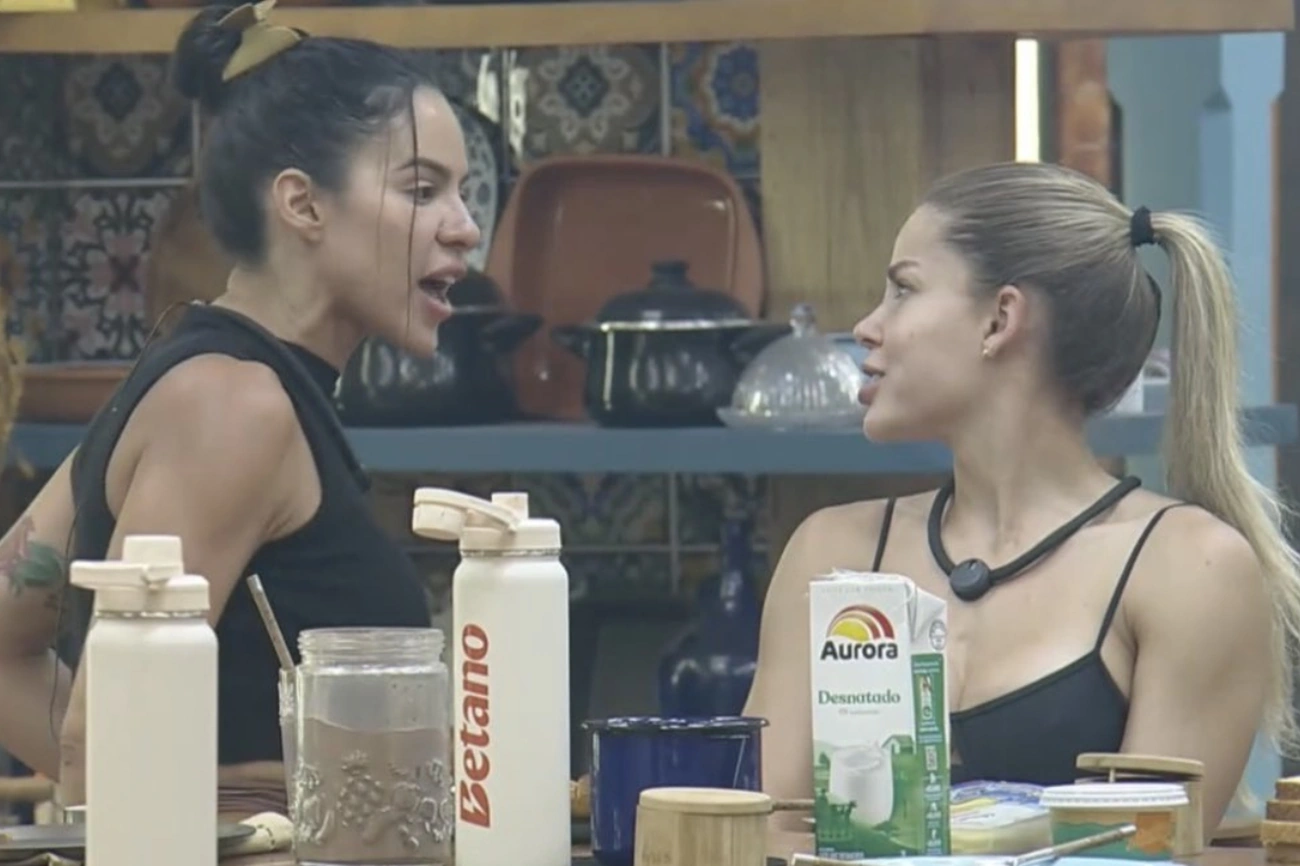 A Fazenda 17: Saory diz que Tamires já ficou com Gusttavo Lima.Vídeo