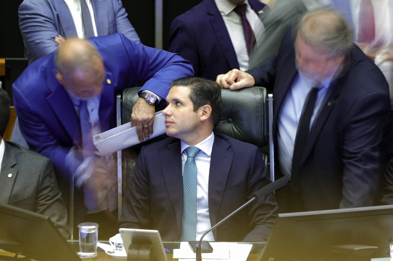 Deputados pressionam Motta a agilizar PEC que mira STF