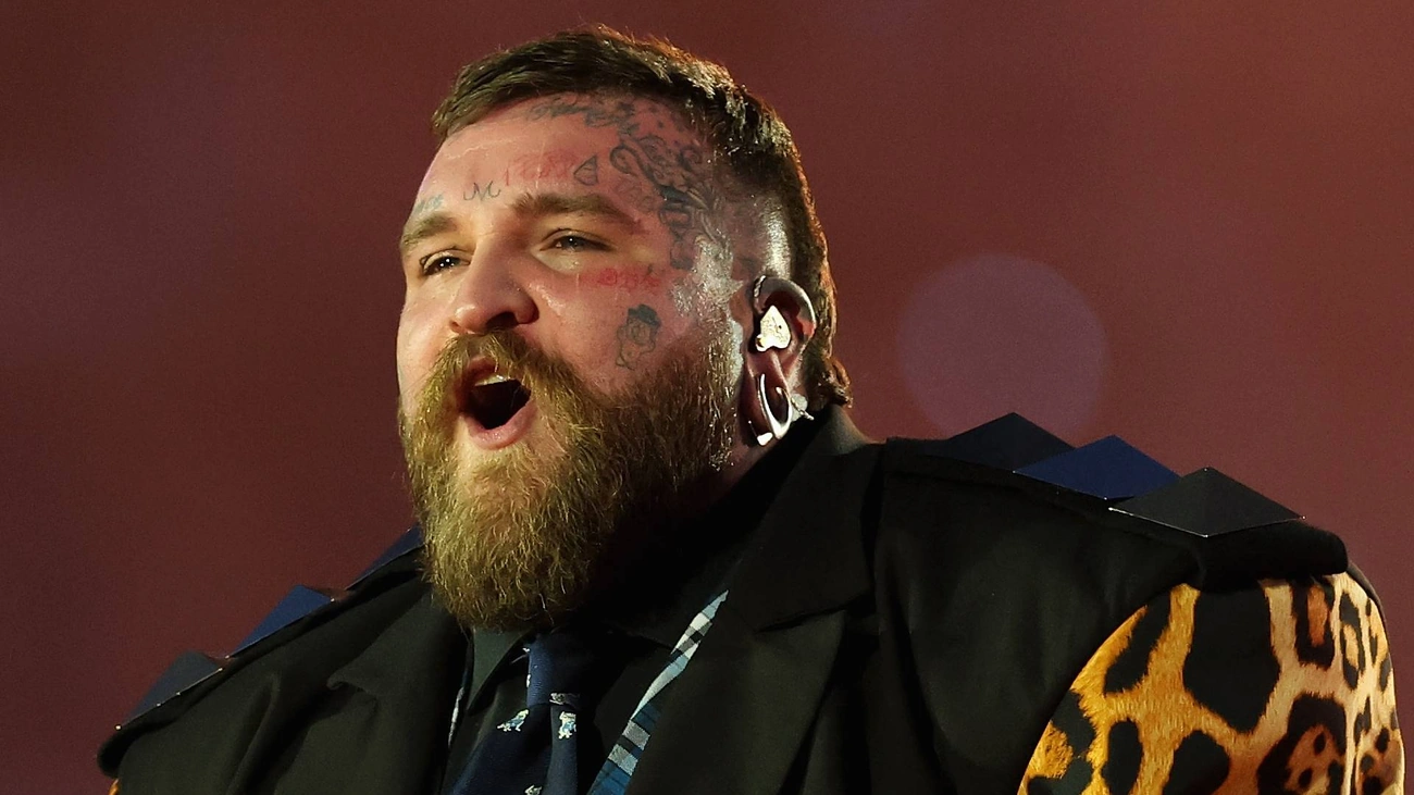 Teddy Swims admite empregar IA em suas músicas e revela contexto do uso