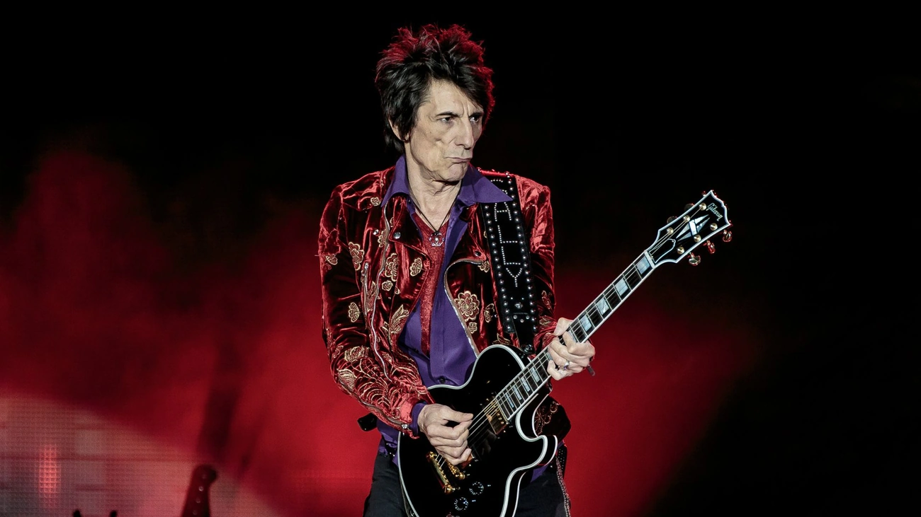 Ronnie Wood celebrou seu 50º aniversário nos Rolling Stones pintando a banda
