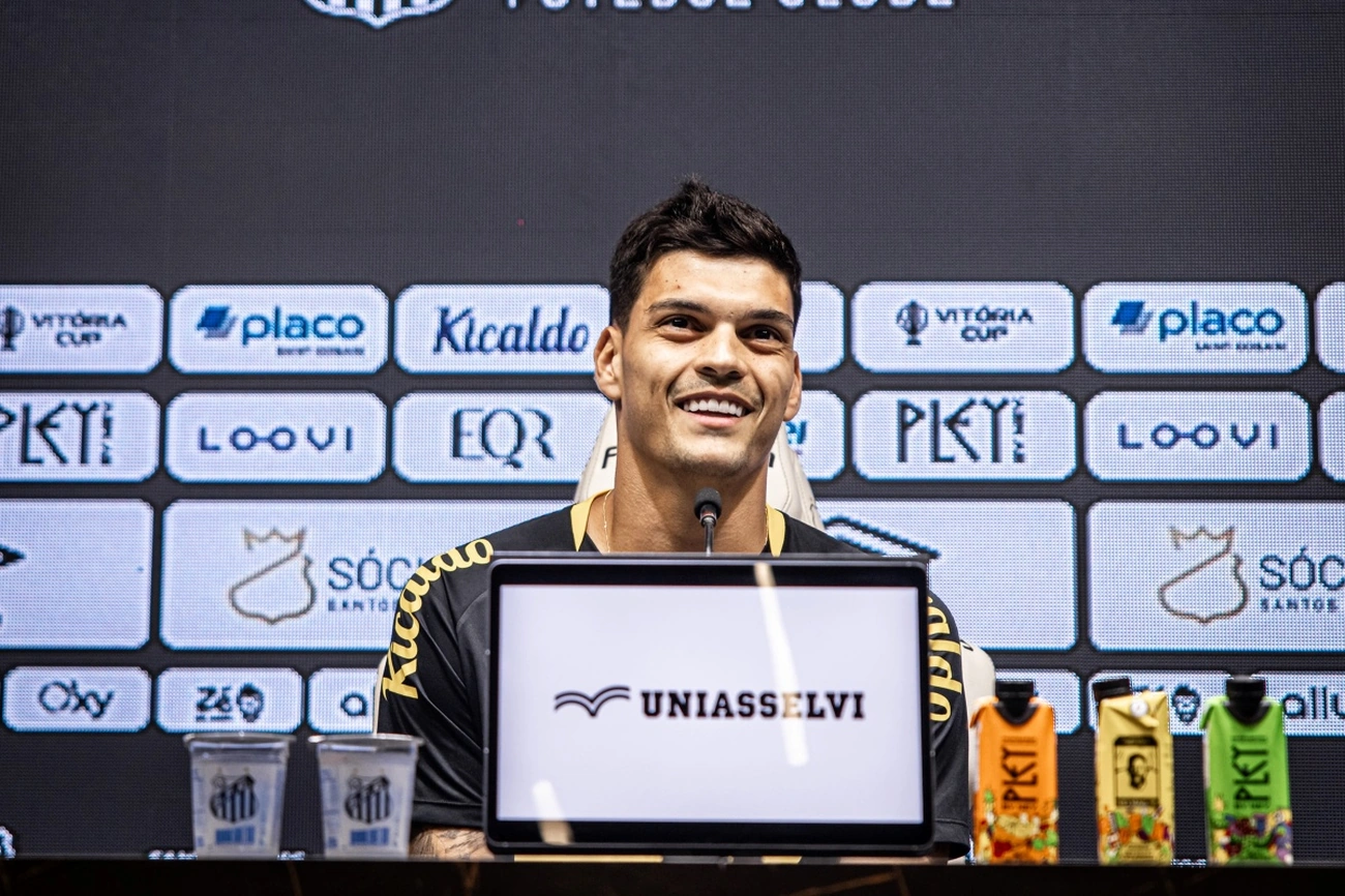 Brazão fala sobre outros clubes e futuro no Santos