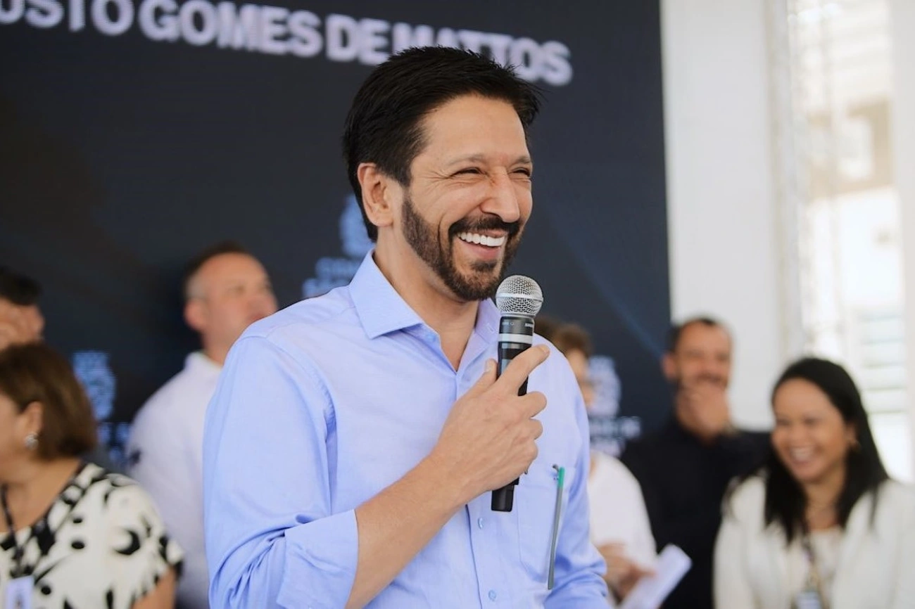 Nunes brinca com prefeito gordinho e promete presente para emagrecer agora