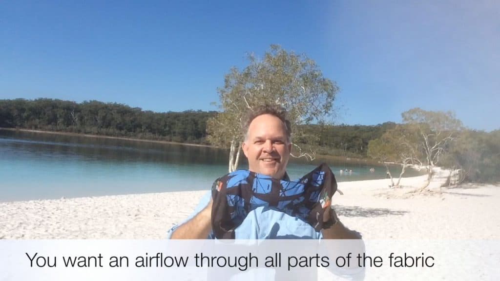 Edward shacking his Original Buff® in a upward motion. You can clearly see that his right hand is preventing the fabric from sticking together. The inside of the tube is open for air to flow through.