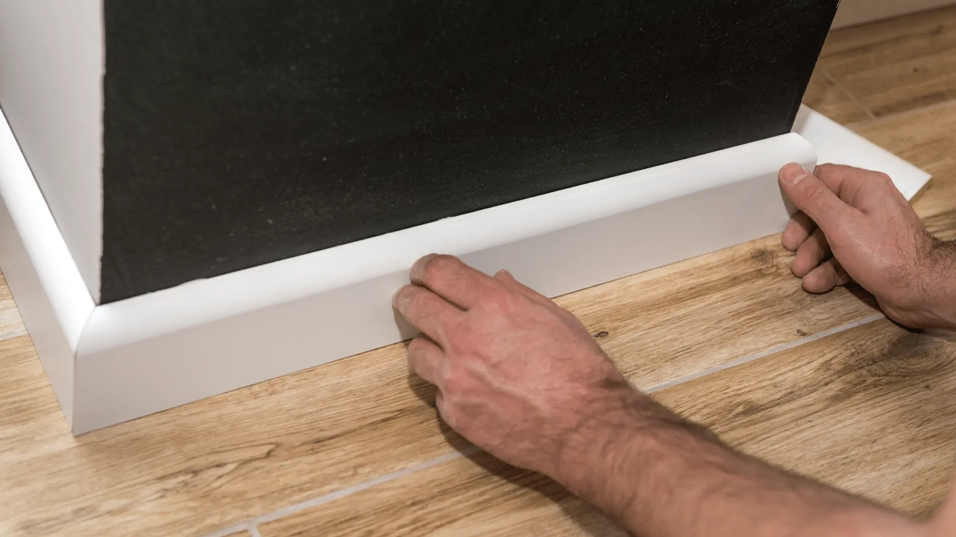 how to paint skirting boards