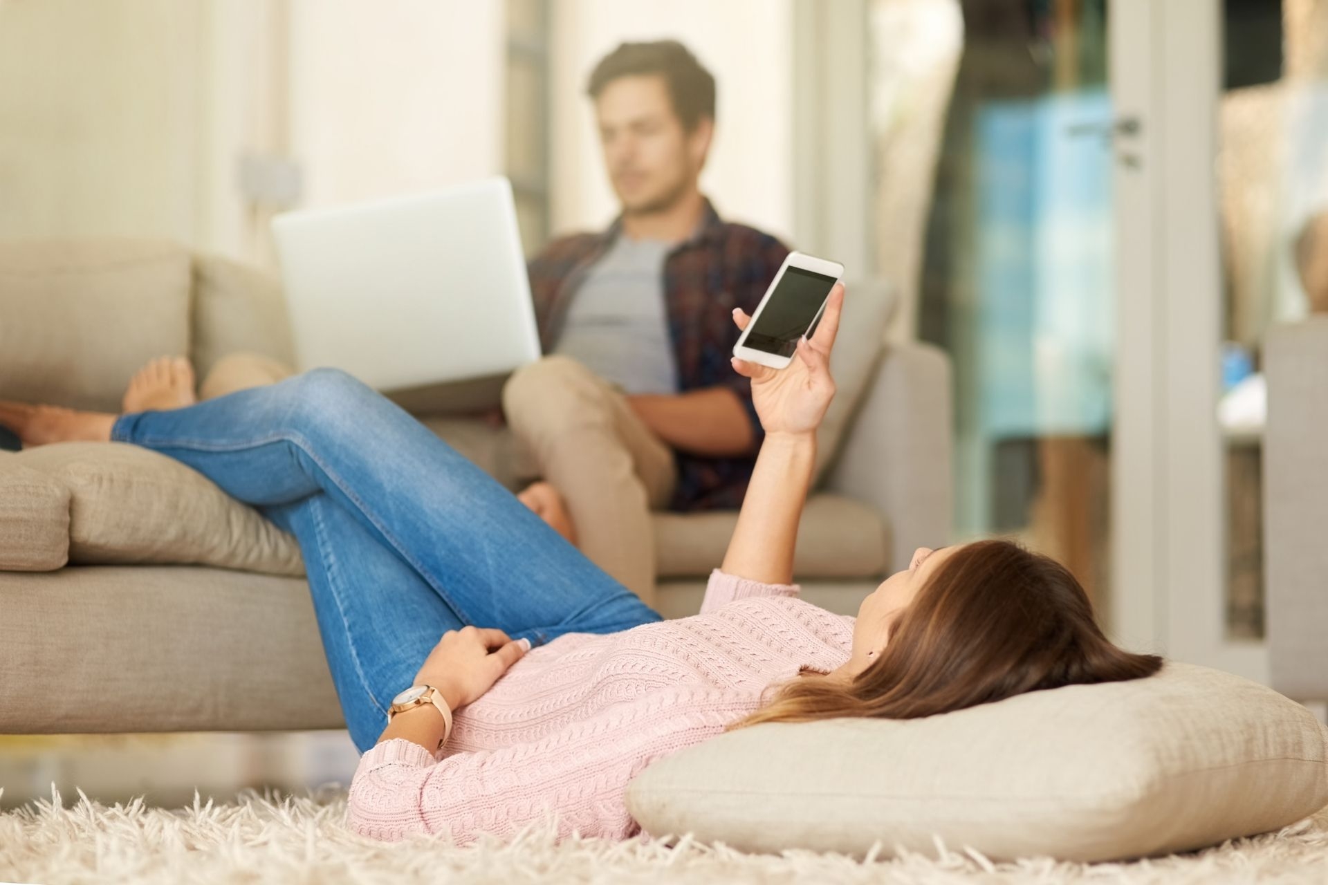 Is there a way for guests to order room service through the in-room entertainment system?