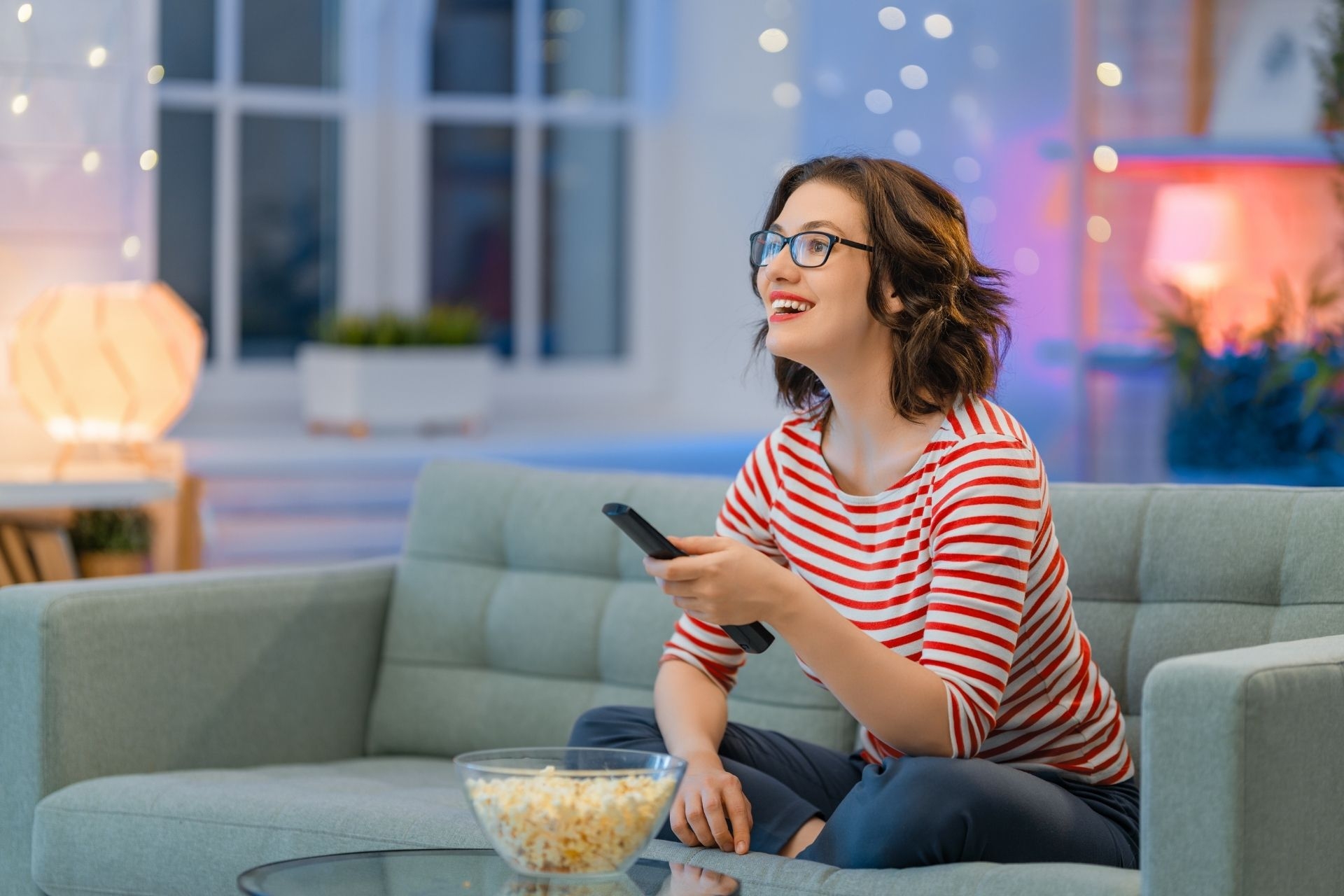 What are the advantages of choosing a bulk TV service provider that offers HD channels and on-demand content?