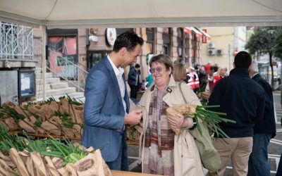 Čelnici Grada Opatije družili se s građanima na Veliki petak, podijeljeno 500 prigodnih paketa