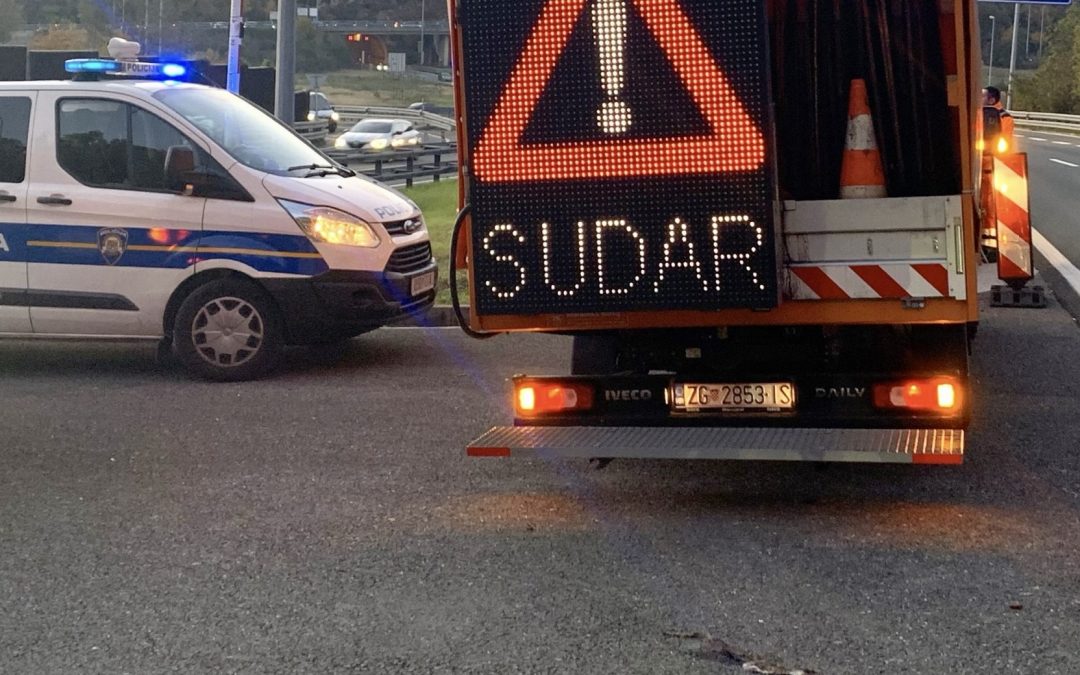 U nesreći na vijaduktu Golubinjak poginuo 28-godišnji vozač auta karlovačkih tablica, udario je u stražnji dio tegljača