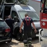 Požar na kombiju na parkiralištu u Krku, vatrogasci spriječili širenje vatre na druga vozila