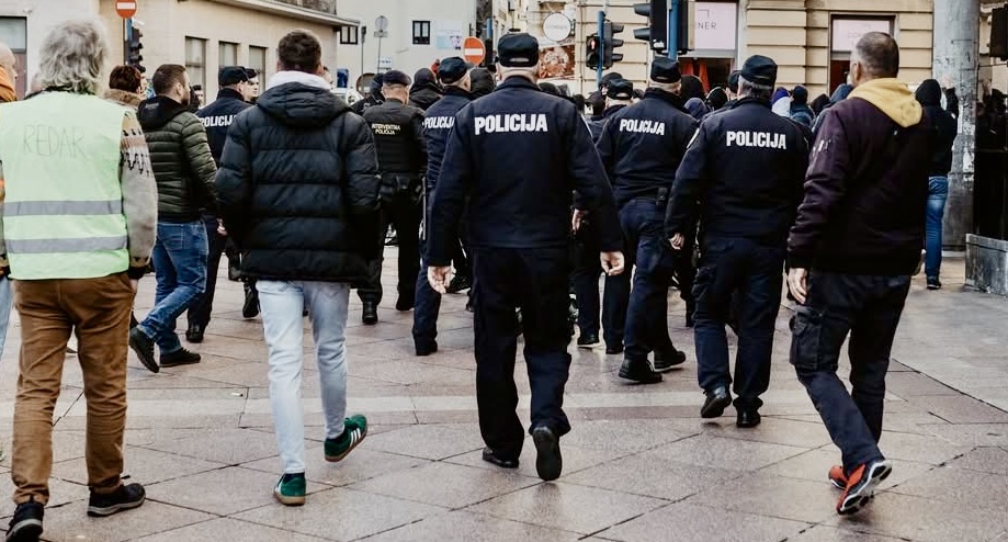 Porastao s pet na devet broj uhićenih protuprosvjednika marša protiv fašizma