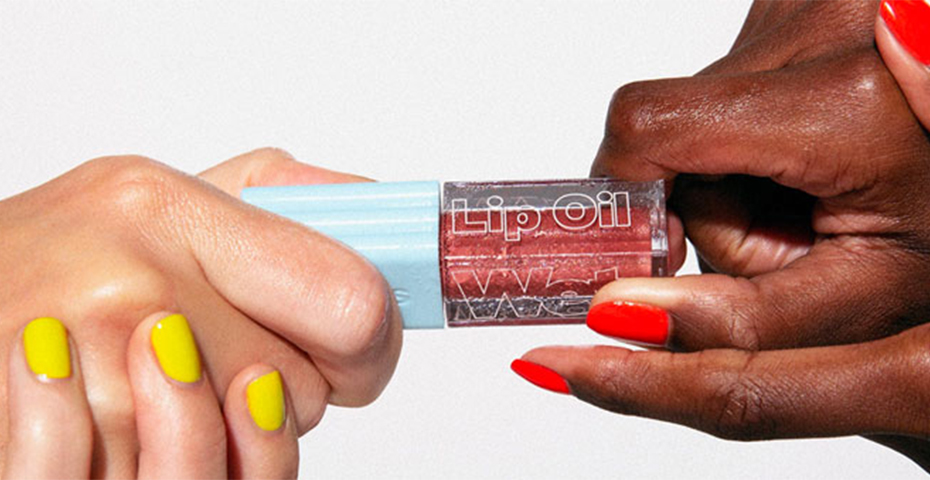 What is a lip oil? Why this lip care essential is better than gloss