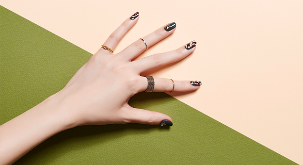 10 Chic nail art designs that aren’t too late for you to get this holiday season