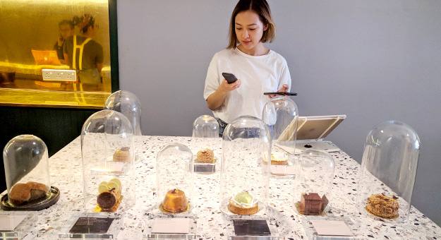 Want to open your own cafe in KL? Founder of Jaslyn Cakes and Dew shares her advice