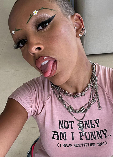 Doja Cat shaved her eyebrows off and it looks hot, actually