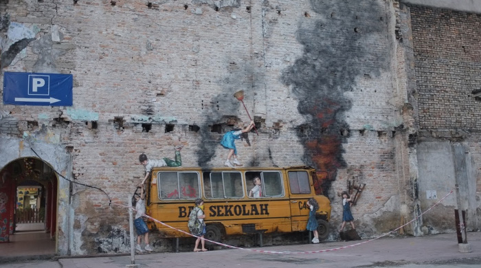 Ernest Zacharevic has a bus chopped in half for his latest installation