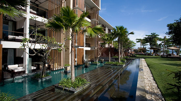 Looking for a place to stay in Bali? Try Anantara Seminyak Bali Resort