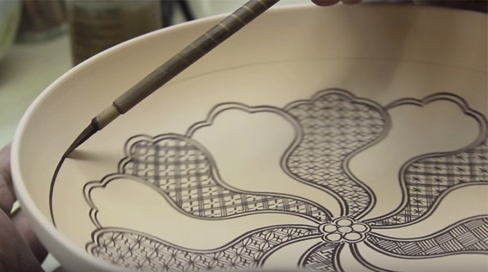 Video: Check out this flawless hand-painting process at Kutani Choemon