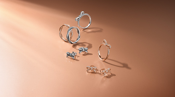 PANDORA Rose: Blushing moments in rosy trinkets