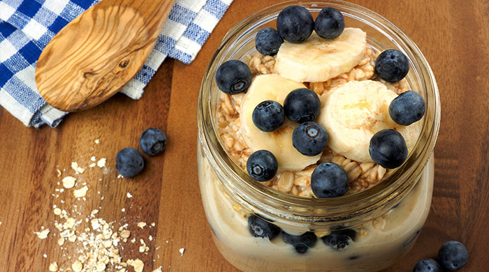 Breakfast Jar: Overnight oats with banana and blueberry recipe