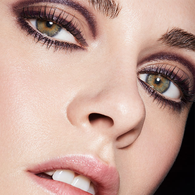 Chanel make-up: How to use the new Chanel Tweed eyeshadow