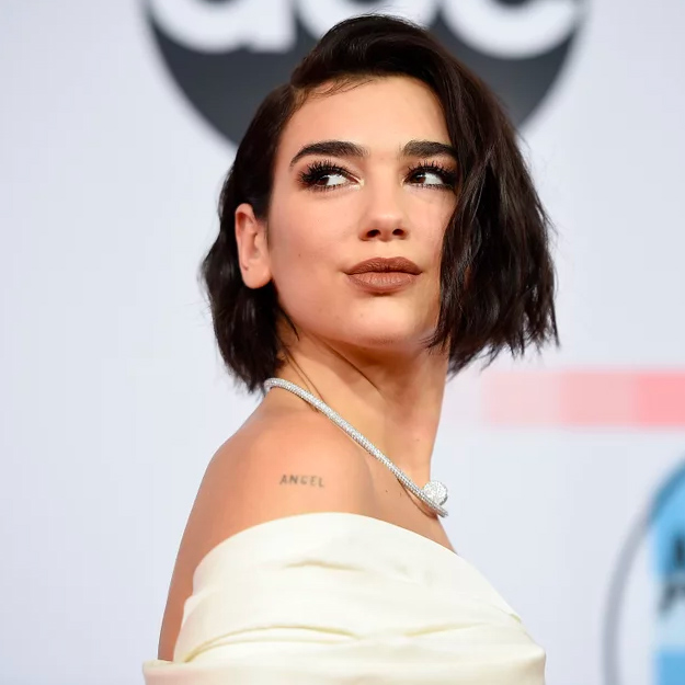 All the celebrity hair and makeup looks we love from the AMAs 2018