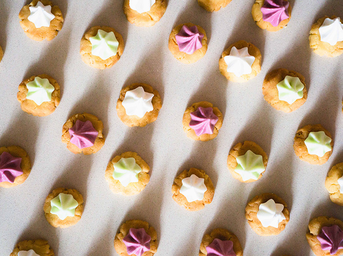 How to make Iced Gem Biscuits with a twist for Christmas