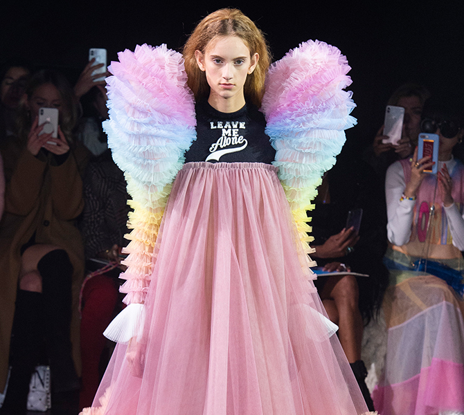 Viktor & Rolf’s Spring 2019 Couture collection has all the memes you need in your life