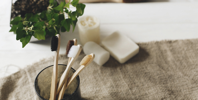 The dentist-approved guide to an eco-friendly oral hygiene routine