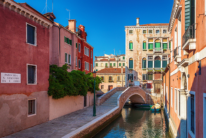 11 Virtual walking tours of stunning cities—to see the world without *actually* leaving home