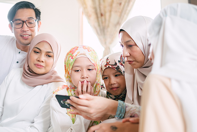 10 Video chat tricks you can use for your virtual Raya reunions—with Zoom, FaceTime, and Skype