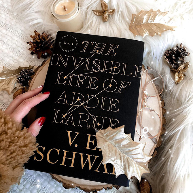 5 Last-minute gifts for the book lover in your life