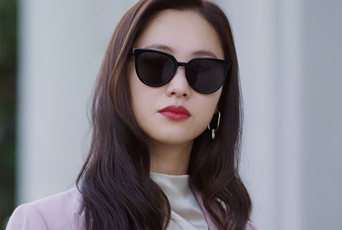 Style ID: Jeon Yeo Bin’s power dressing in ‘Vincenzo’