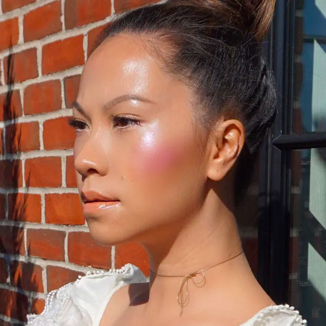 Wet look highlighters, to look like a dewy dumpling 😋 : r/OliveMUA