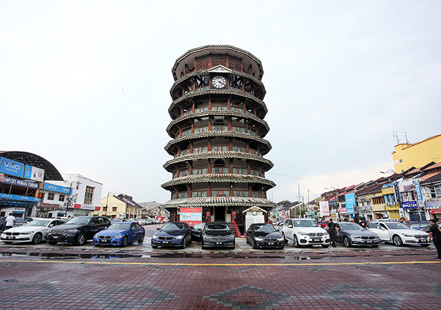 leaning tower of teluk intan