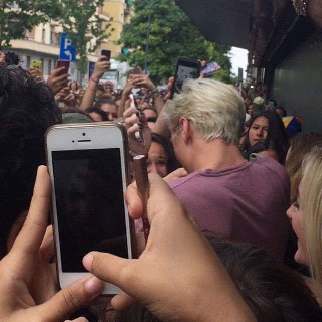 Lucky getting mobbed in Milan. Instagram: @luckybsmith