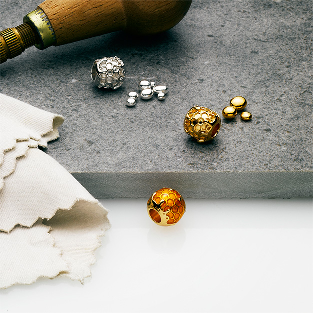 The making of the PANDORA Shine Bee Mine collection