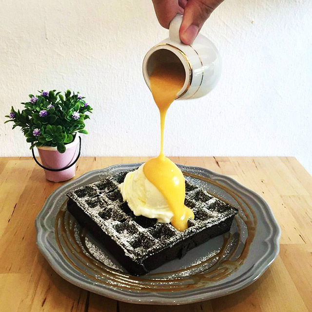 go getter cafe salted egg yolk waffles