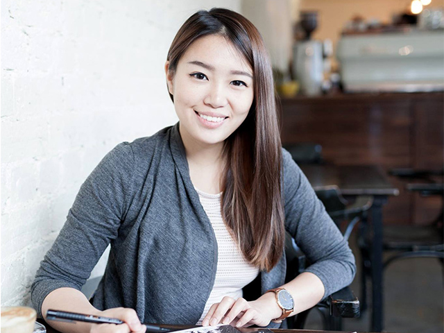 Red Hongyi is well-known for her portraits of famous people, including one of Jackie Chan using chopsticks 