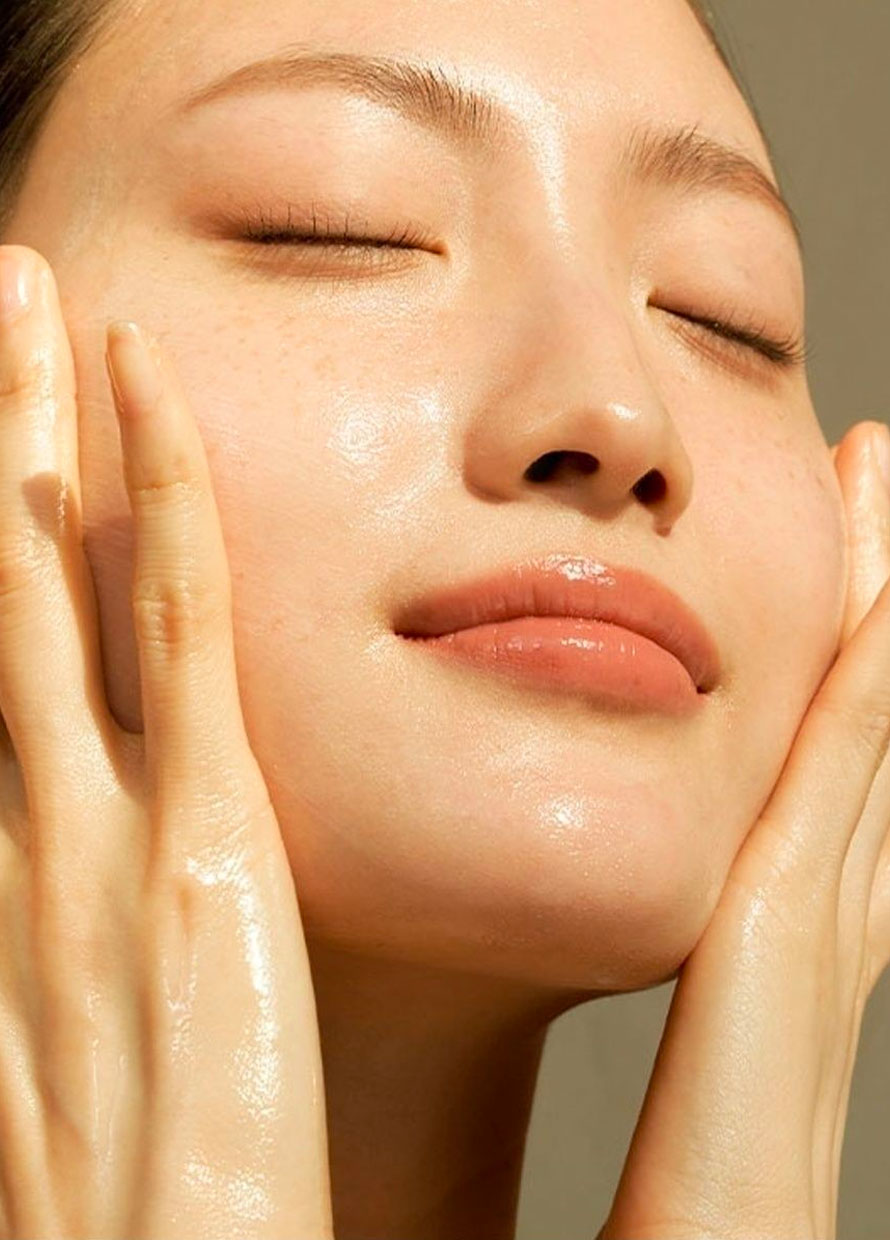 If you have acne, you should be oil cleansing for 15 minutes straight—here’s why